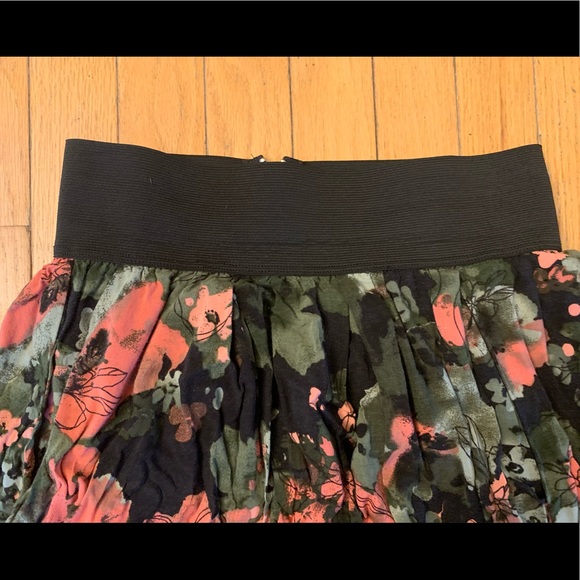 Floral Skirt - Picture 3 of 6